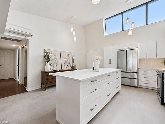 3rd image of 260 Sheldon Ave N #Penthouse 2