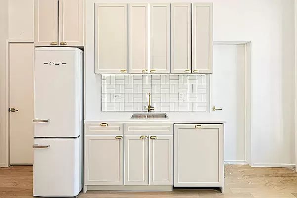1st image of 496 11th St APT 8