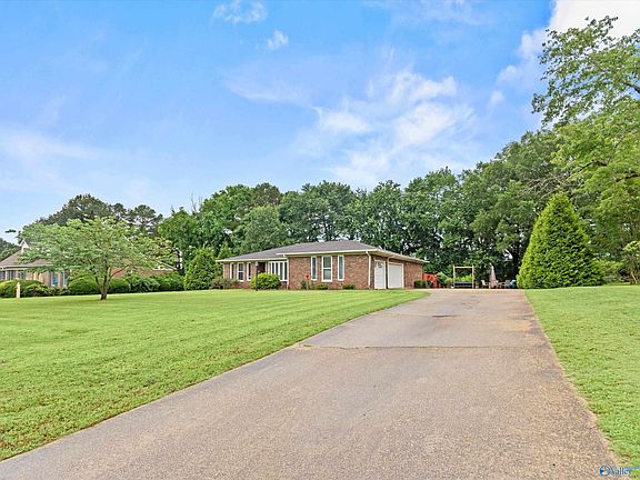 3rd image of 104 Creighton Dr