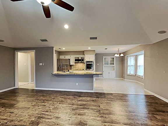 5th image of 2834 Columbine Dr