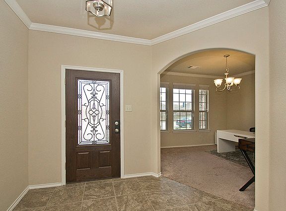 4th image of 820 English Ivy Dr