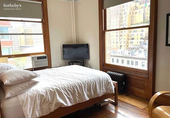 5th image of 225 W 80th St APT 8D
