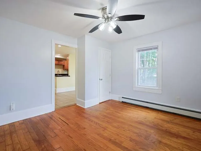 191-193 Auburn St #2 — Photo 9