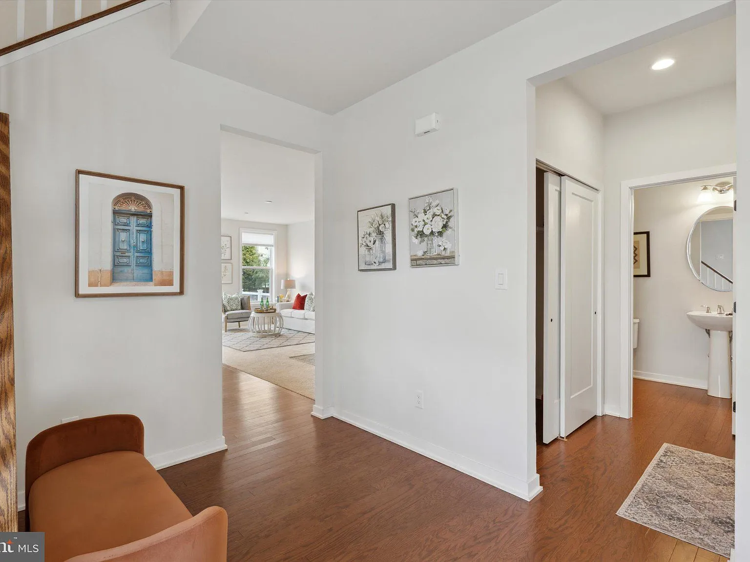 3 bed, 2.5 bath, 2600 sqft, $3,850 — Photo 2