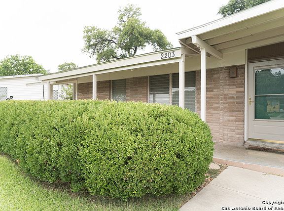 4th image of 2203 SPICEWOOD DR