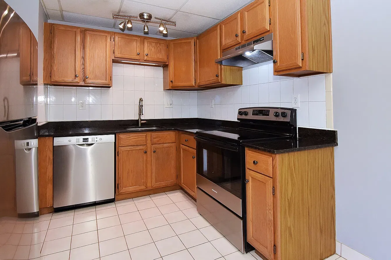 2 bed, 813 sqft, $2,500 — Photo 2