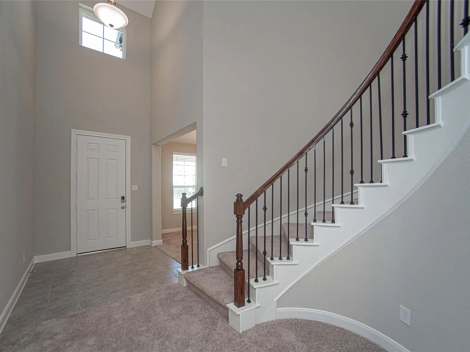 4 bed, 3.5 bath, 3388 sqft, $3,300 — Photo 3