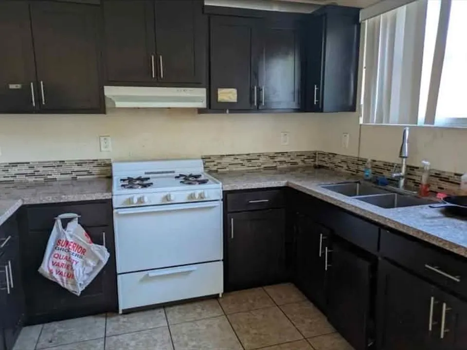 327 E 116th Pl