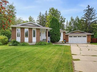 11423 35th Ave NW, Edmonton, AB T6J 2W9