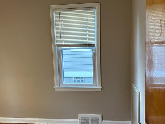 3rd image of 498 Bird Ave