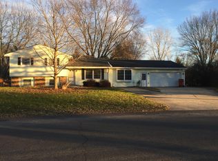 6880 Woodhills Dr NE, Rockford, MI 49341