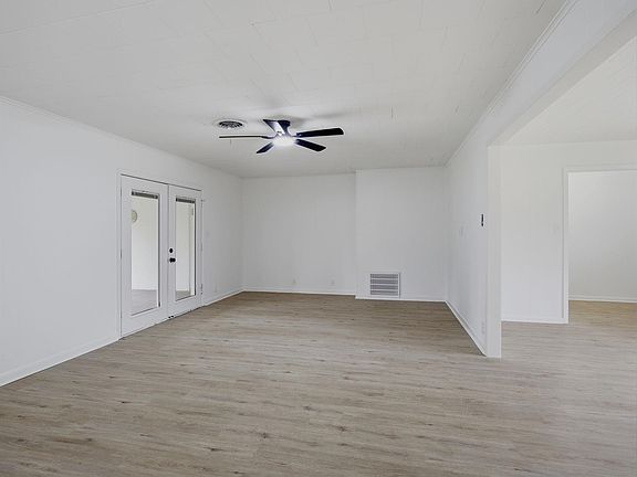 4th image of 325 Noma Ln
