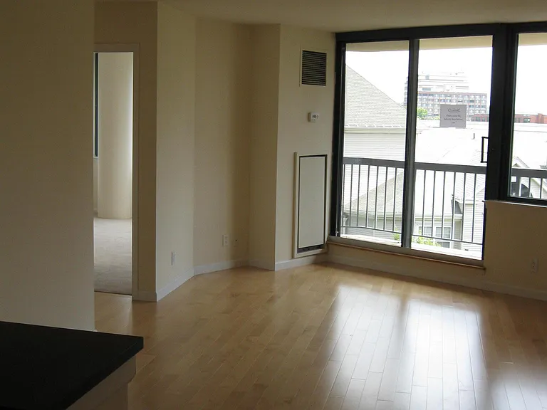 25 Forest St #6C — Photo 3