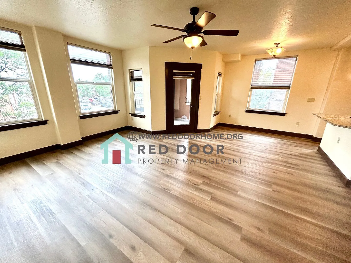 Stunning Downtown Condo with Style and Comfort — Photo 1