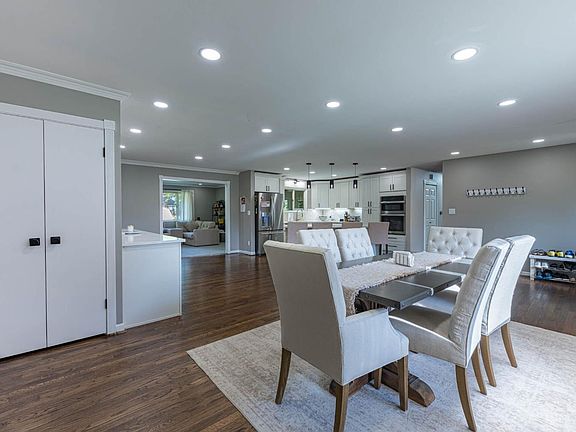 4th image of 1621 Croydon Ln