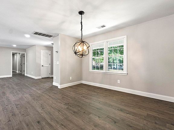 5th image of 110 King Arthur Dr
