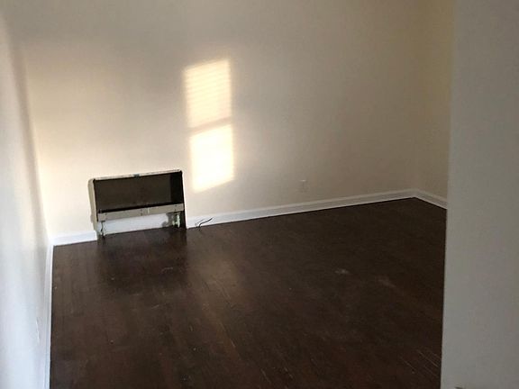 3rd image of 13 Linwick Pl #1