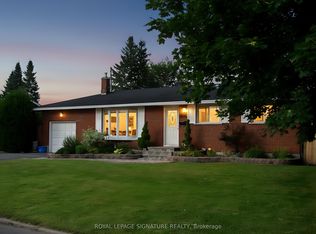 38 Sherry Ln #A, Ottawa, ON K2G 3L7