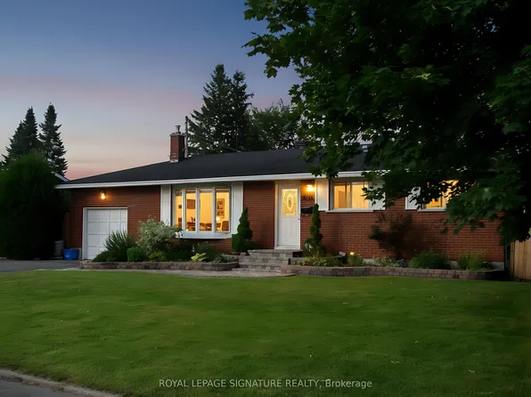 38 Sherry Ln #A, Ottawa, ON K2G 3L7