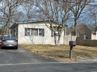 107 Baybright Dr E, Shirley, NY 11967