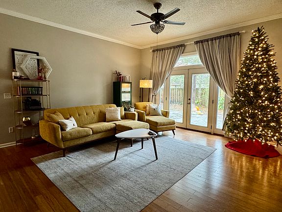 5th image of 365 Maplewood Dr