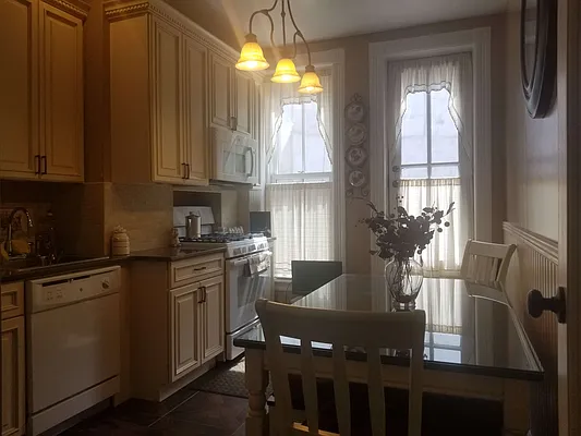 Rented by Frank Valvo Real Estate | media 10