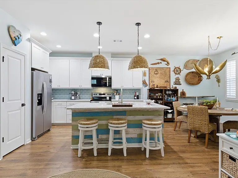247 Tropics Ave — Photo 14