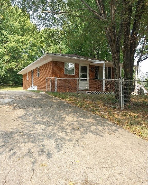 1st image of 2585 Coronette Ave