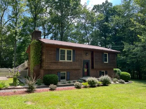 4125 Irish Heights Dr, Summersville, WV 26651