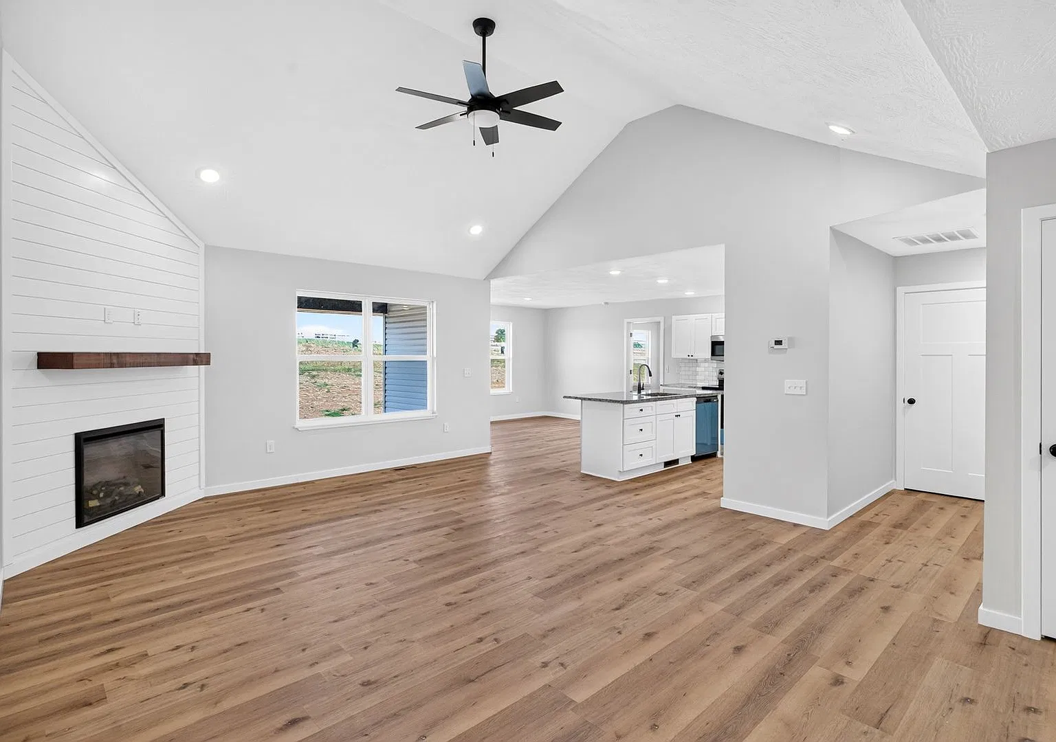 New Construction 4 Bedroom 2 Bathroom 3 Car Garage!! — Photo 3