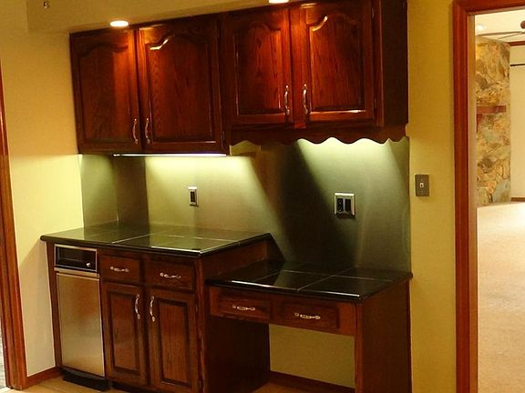 5th image of 106 SE Crestwood Cir #6
