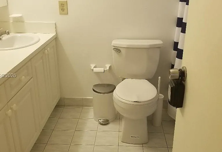 1801 S Treasure Dr #302 — Photo 11
