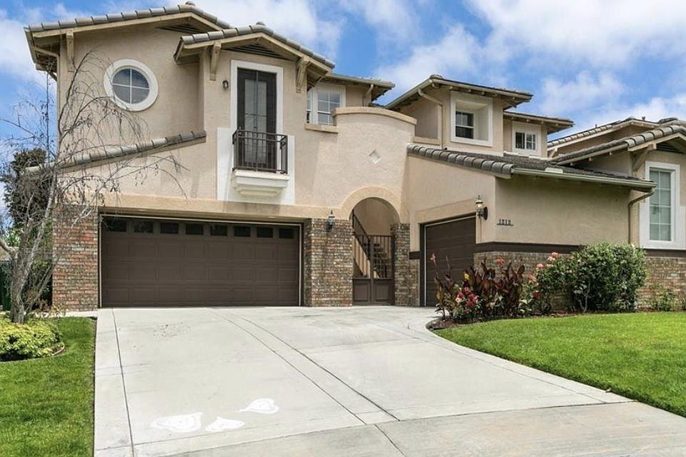 Front of House. Unit above garage. Enter from inside gated entrance. Up the stairs.