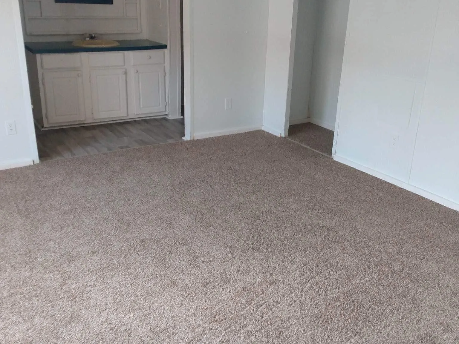 2 bed, 700 sqft, $750 — Photo 2