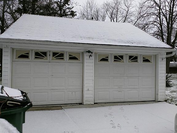 2nd image of 215 Gould Ave