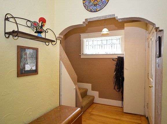 4th image of 400 E 13th St