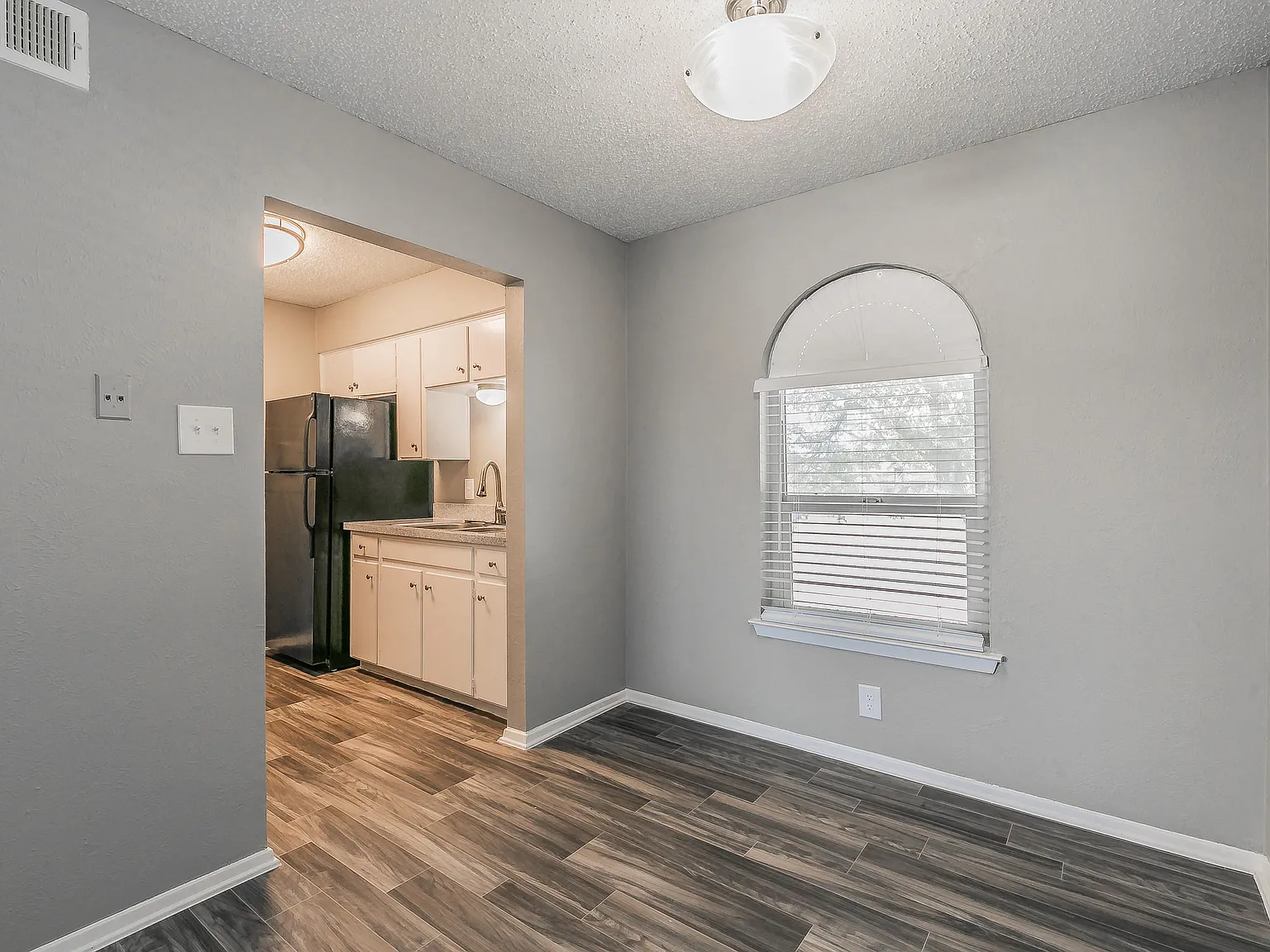Davis Park Apartments — Photo 3