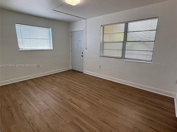 5th image of 951 SW 5th St APT 1