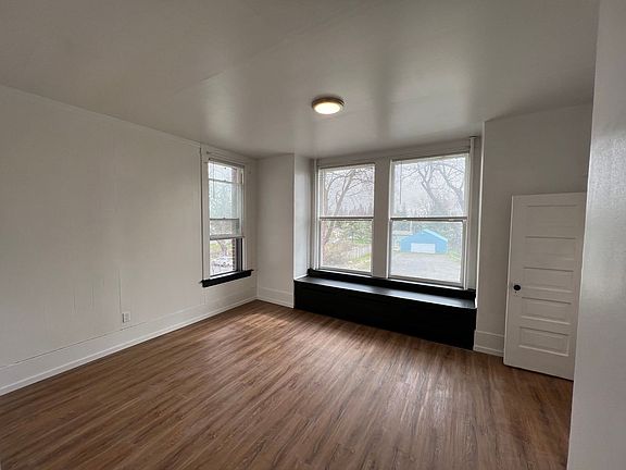 2nd image of 623 E Lake St Unit 5