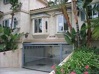 3rd image of 14328 Magnolia Blvd APT 4