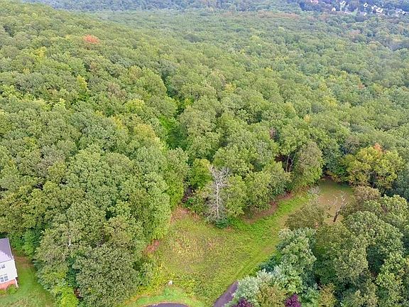 5th image of 250 Knollwood Dr
