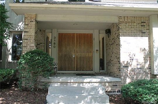 2nd image of 3160 Chambord Dr