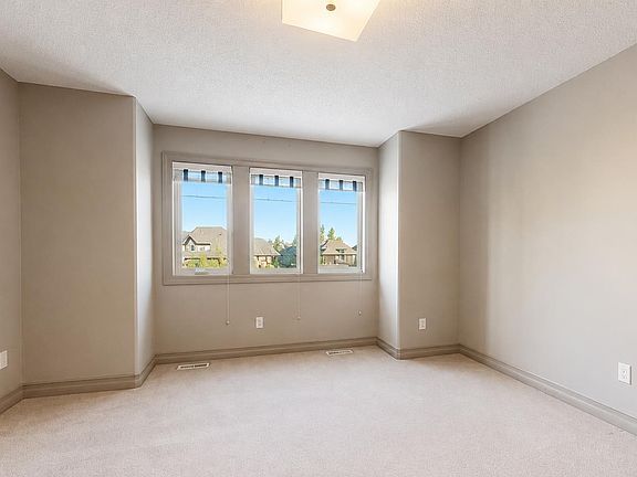 5th image of 885 Windermere Wynd NW