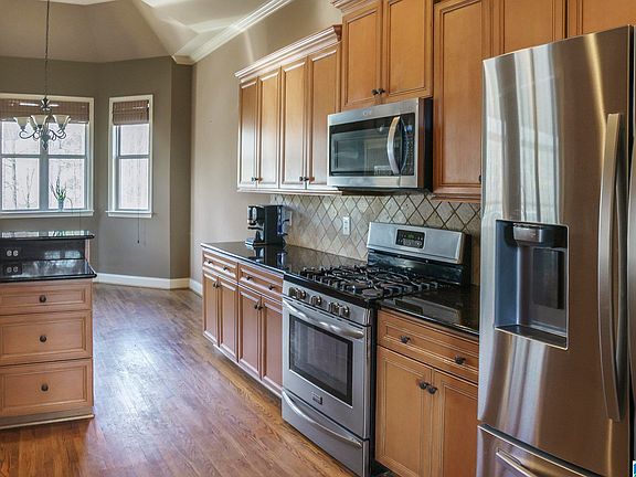 4th image of 8148 Carrington Dr