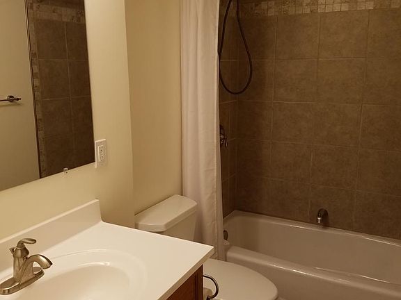 4th image of 5027 W 98th St