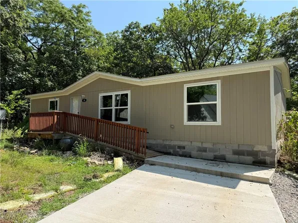 14 Live Oak Ct, Linn Valley, KS 66040
