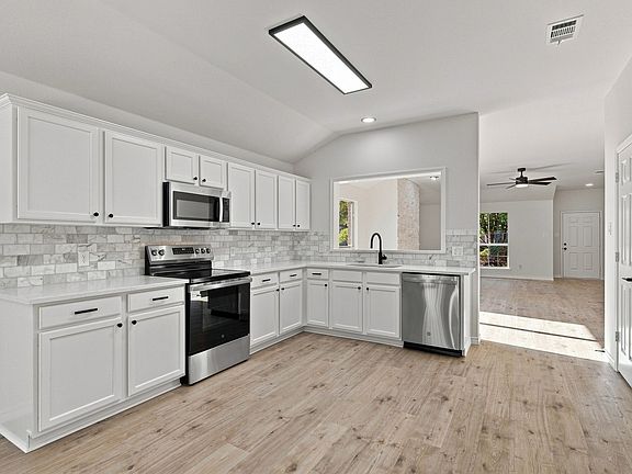 4th image of 704 Sequoia Dr