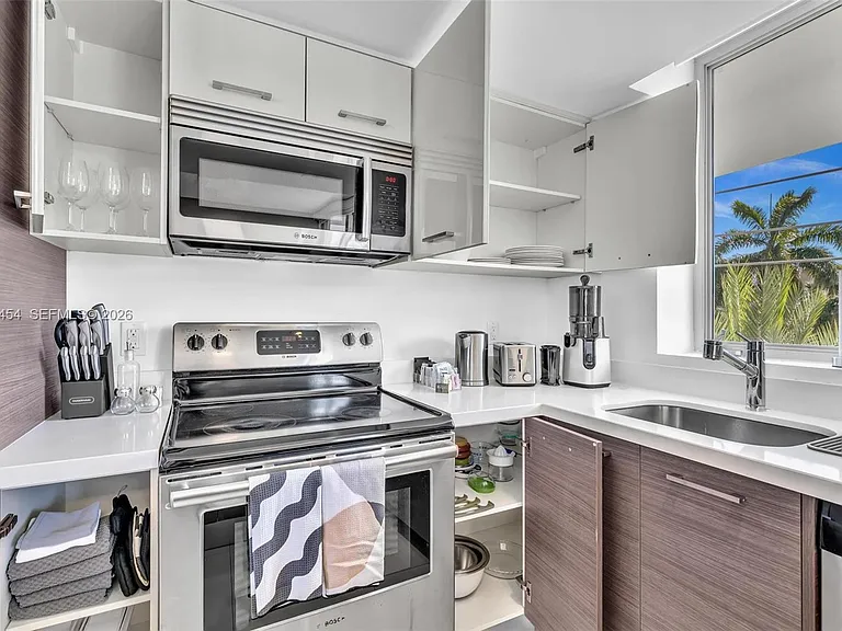 9901 E Bay Harbor Dr #403 — Photo 19