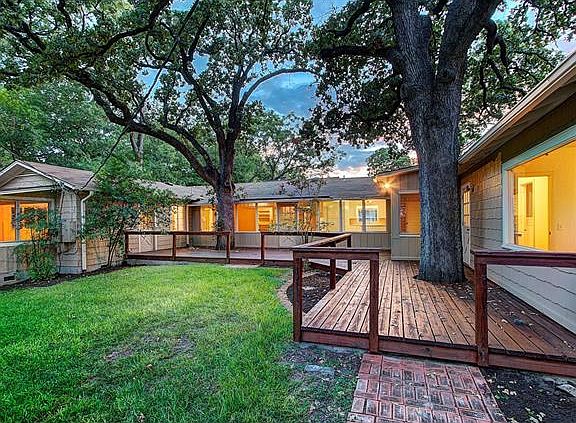 3rd image of 2411 Vista Ln