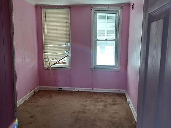 2nd image of 718 N Streeper St